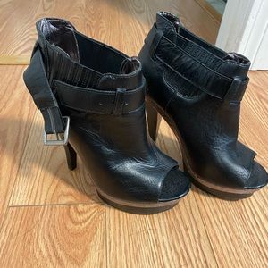 Steven Madden Size 7, open toed boots